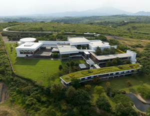 Ipade diseñado por GVA Arquitectos.